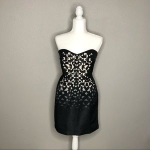 🧵Urban Outfitters Strapless Geometric Print Dress